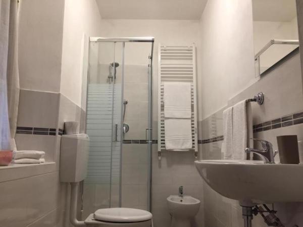 Hotel D 2 Non Accettiamo Franciesi 帕爾馬 外观 照片